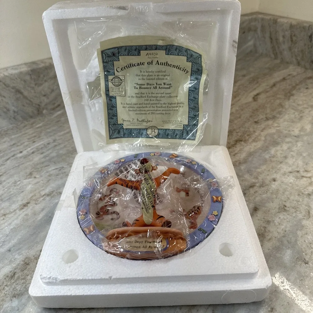 Tigger 100 Acre Days Plate Some Days You Want to Bounce All Around 3D Disney